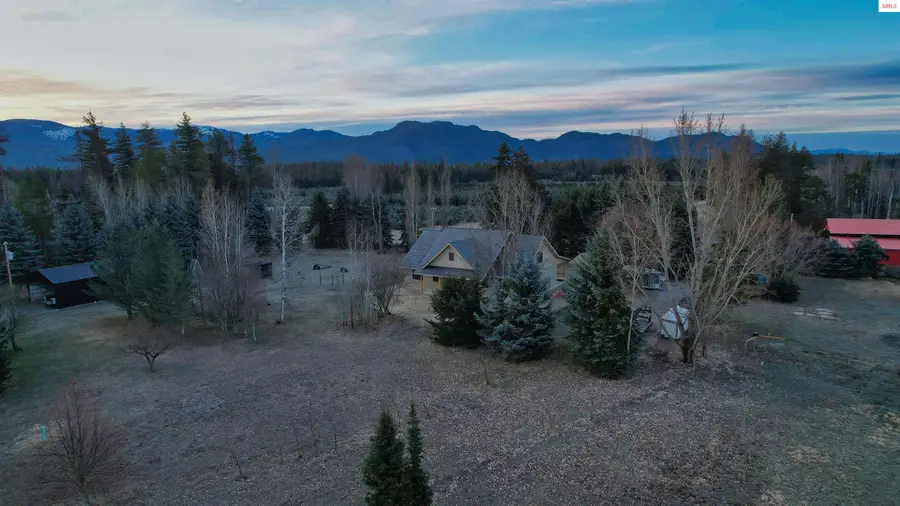 2109 Highland Flats Rd, Naples, ID 83847 - #2