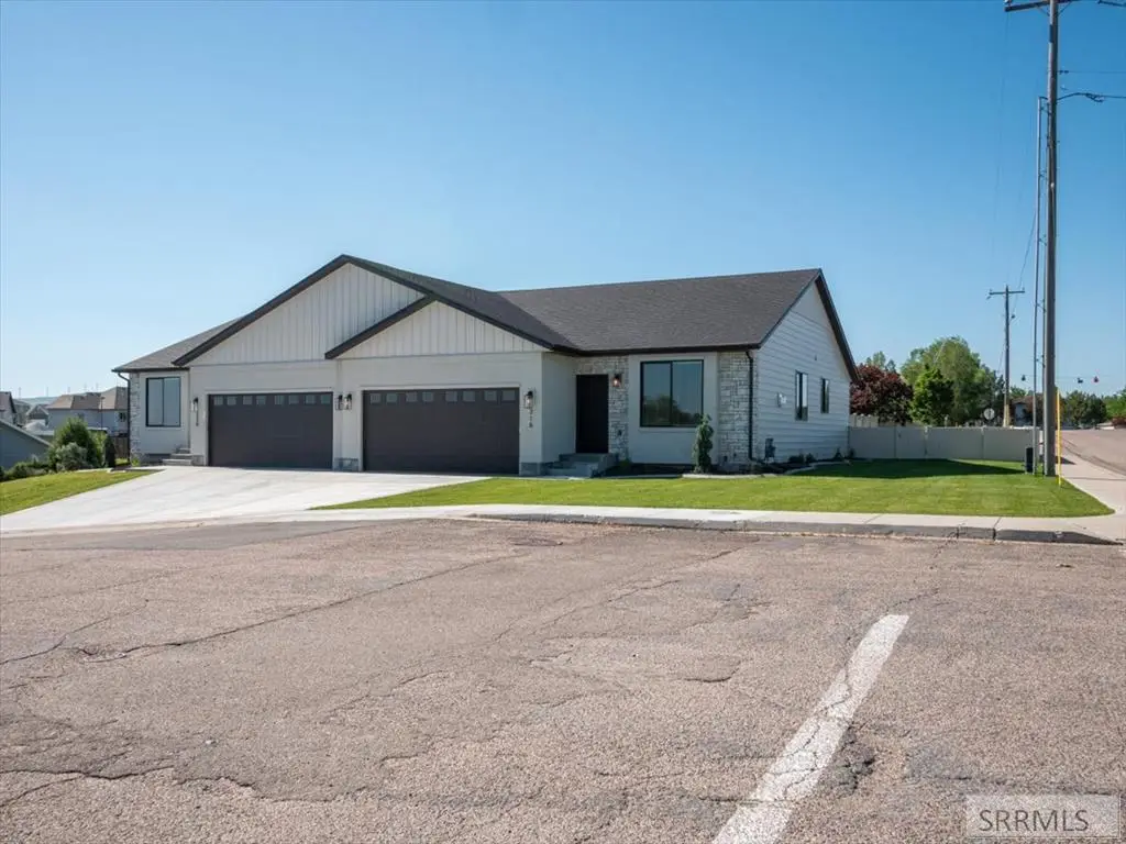 318 Lakeview Blvd, American Falls, ID 83211 - Image #1