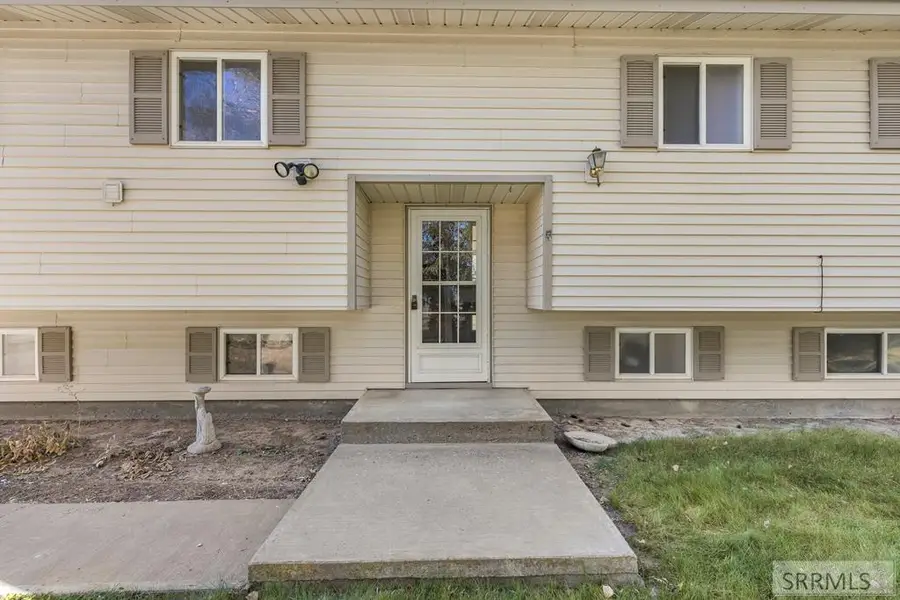 422 N 900 W, Blackfoot, ID 83221 - Image #2