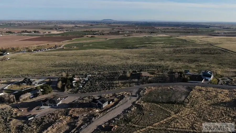 5860 Enos Dr, Idaho Falls, ID 83401 - Image #3