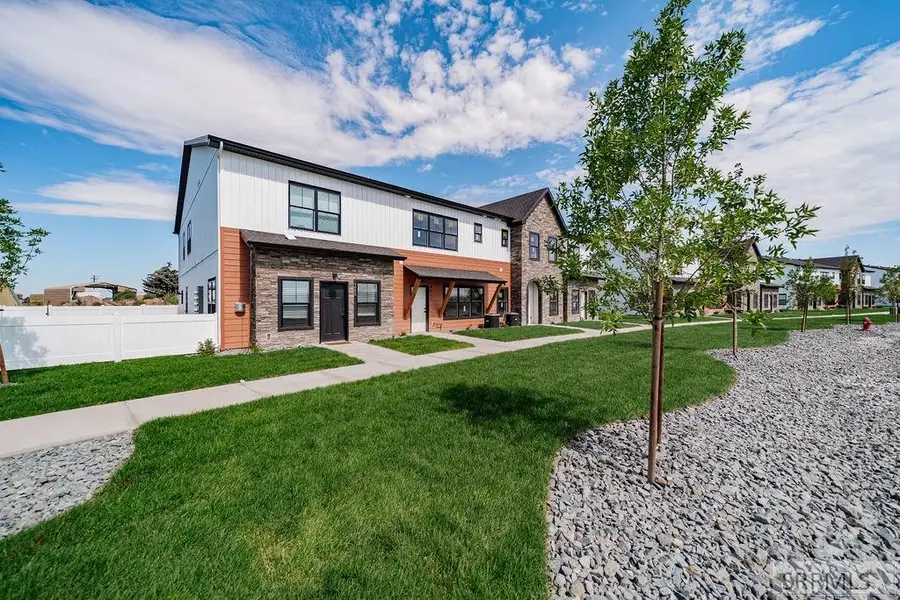 4927 N Beach Dr, Idaho Falls, ID 83401 - #3