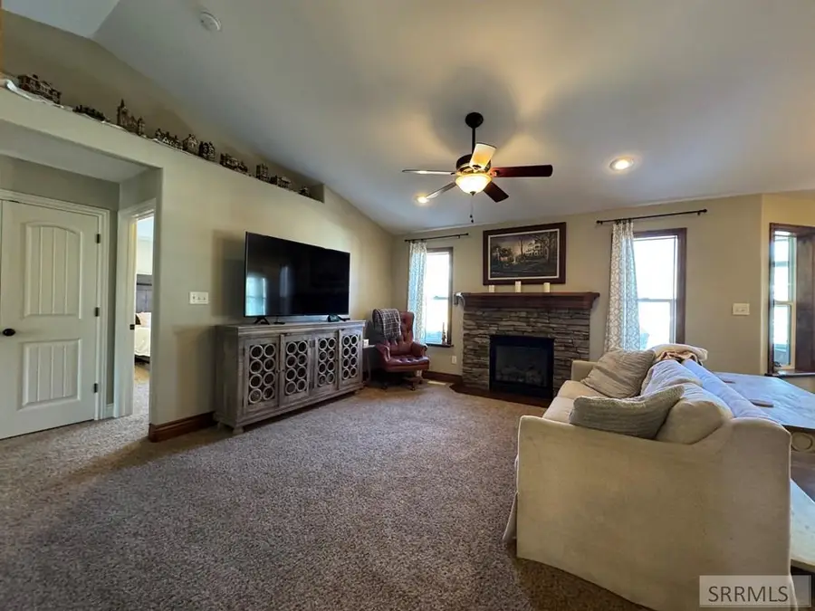 586 Bainbridge Lane, Idaho Falls, ID 83404 - Image #2