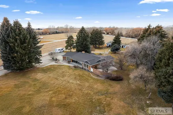 9230 1st E, IDAHO FALLS, ID 83404