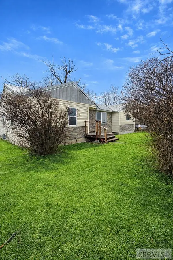 6958 25th East, IDAHO FALLS, ID 83401