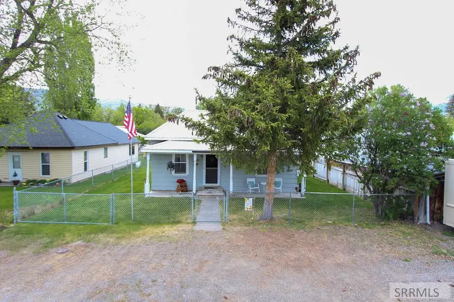 706 Park Avenue, Mackay, ID 83251 - #2