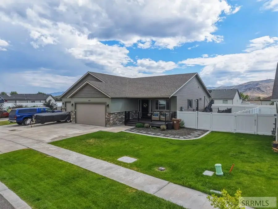 1027 Pinewood Avenue, Chubbuck, ID 83202 - #3