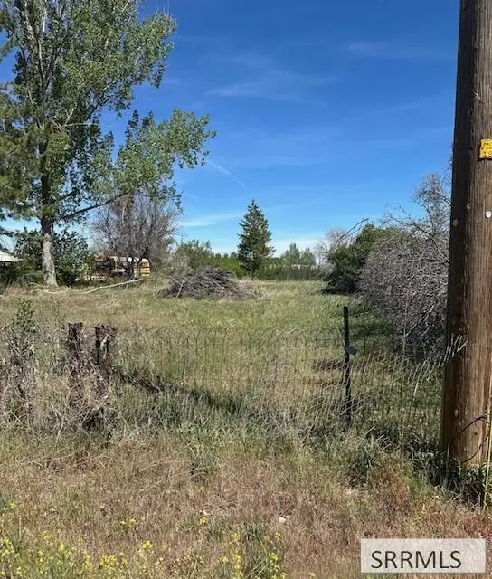 634 800 N, BASALT, ID 83218