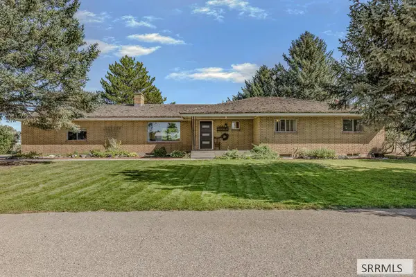 939 45th E, IDAHO FALLS, ID 83401