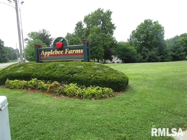 1 Wadsworth Drive, Jacksonville, IL 62650