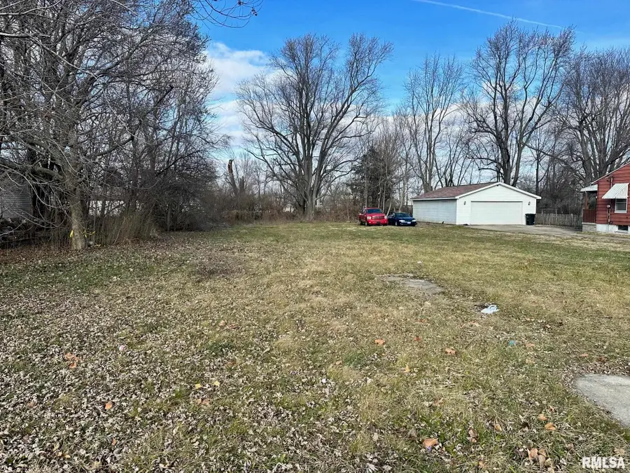 710 E Douglas Street, Jacksonville, IL 62650 - Image #2