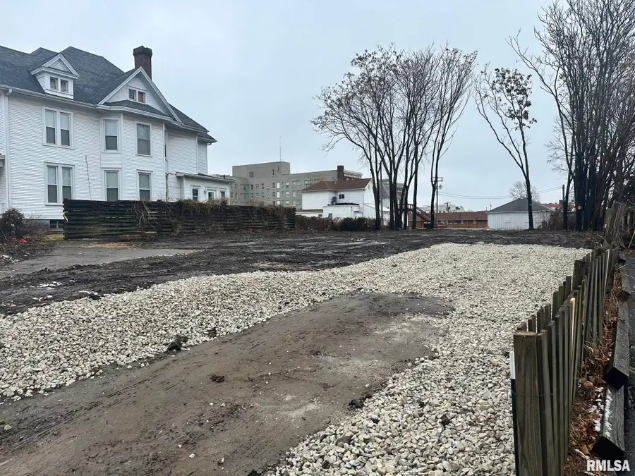 216 S Church Street, Jacksonville, IL 62650 - Image #3