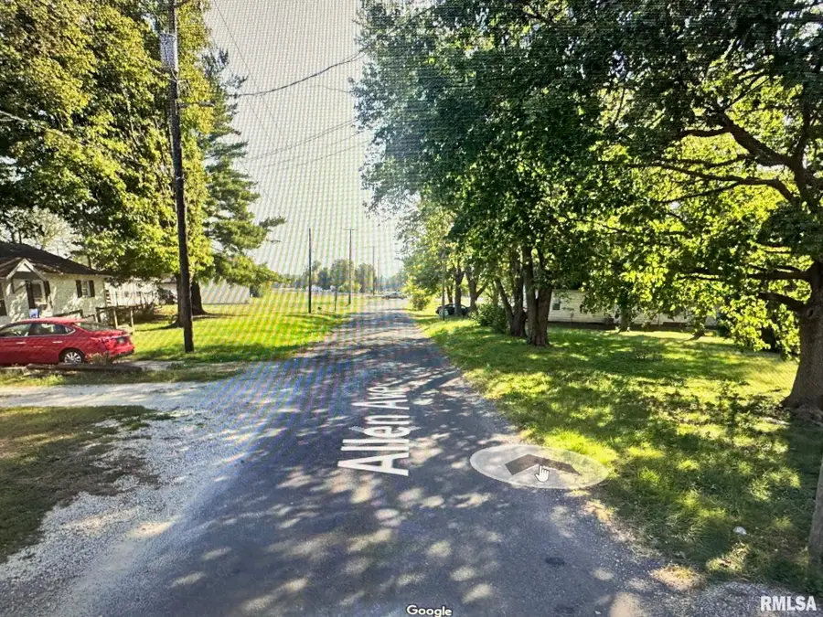 1135 Allen Avenue, Jacksonville, IL 62650 - Image #2