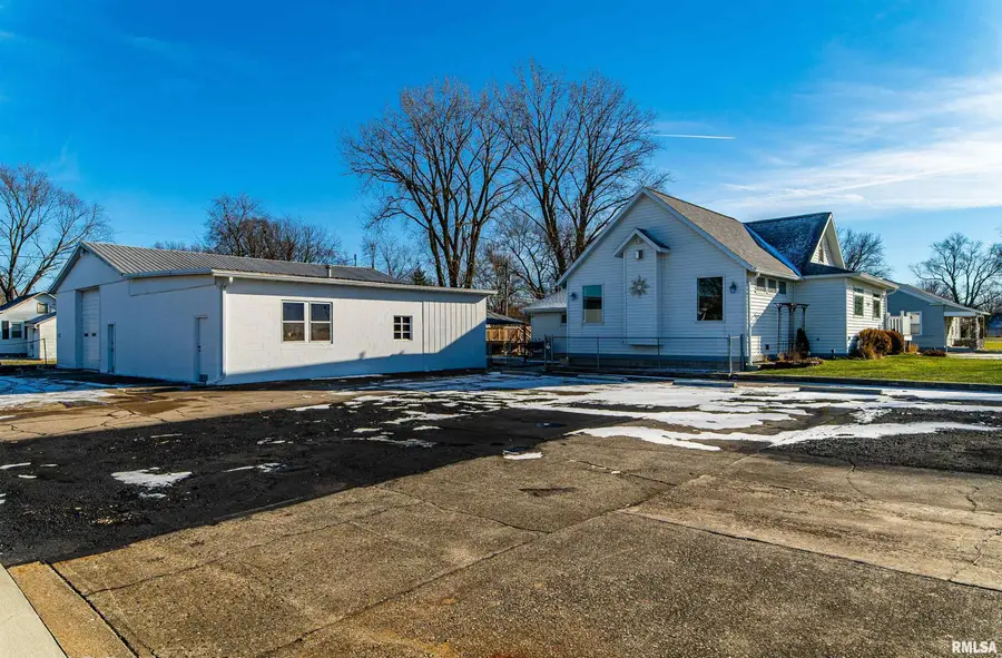 710 N Jefferson Street, Lincoln, IL 62656 - Image #2