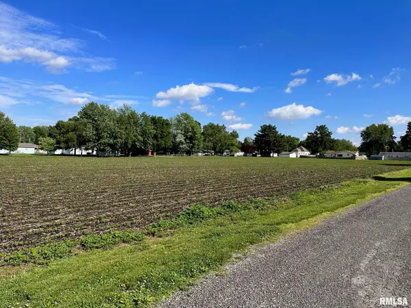 N Pine Street, Taylorville, IL 62568