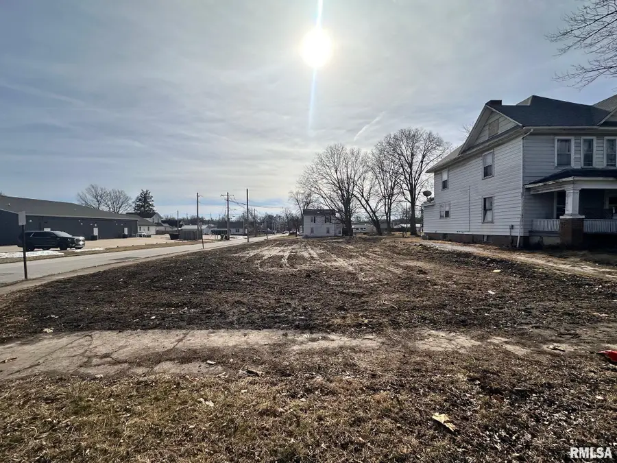 203 W Beecher Avenue, Jacksonville, IL 62650 - Image #2