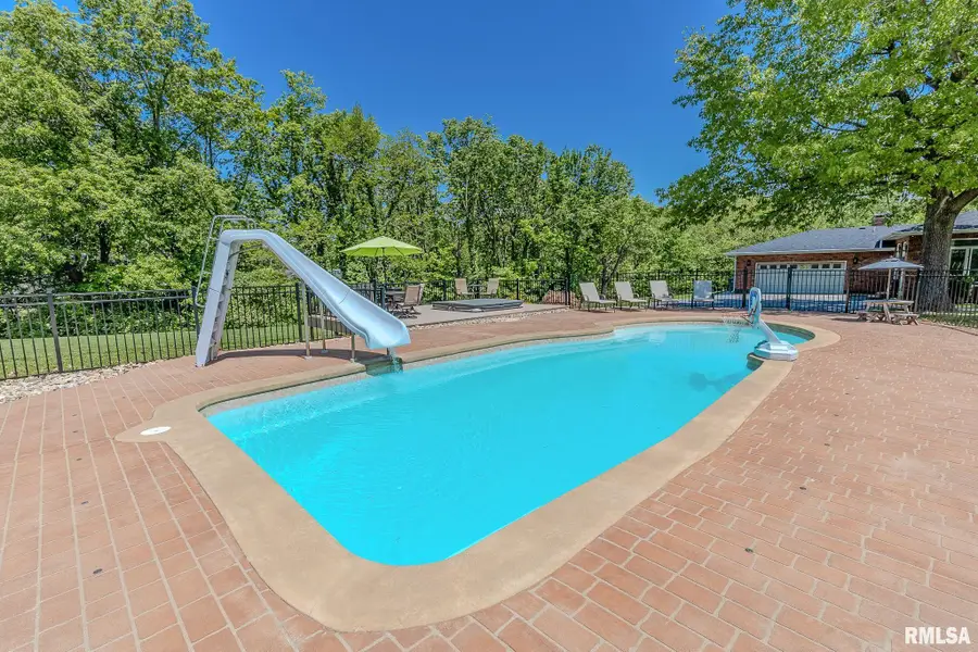 4 Valley Lane, Carlinville, IL 62626 - Image #3