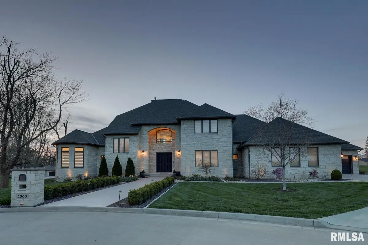 2300 Greenspointe Circle, Quincy, IL 62301 - Image #1