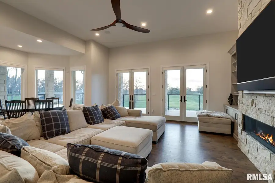 2300 Greenspointe Circle, Quincy, IL 62301 - Image #3