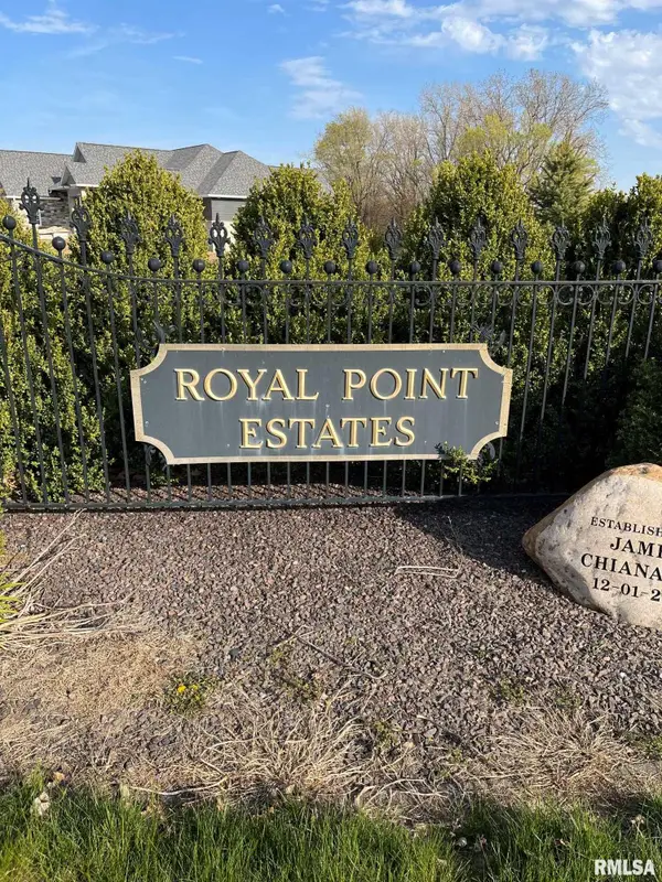 105 Royal Point Court, Pekin, IL 61554