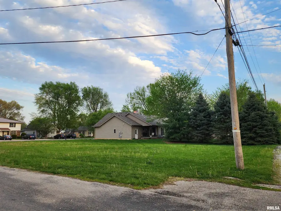 515 Oglesby Avenue, Lincoln, IL 62656 - #3
