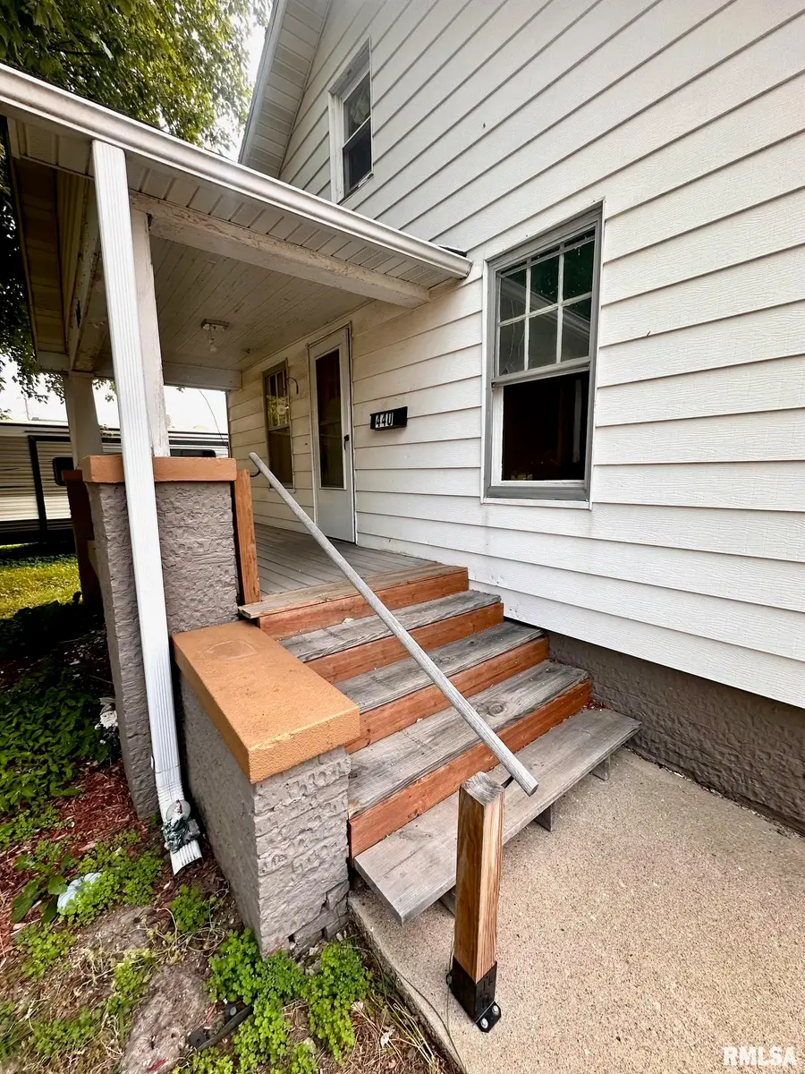 440 S Sandy Street, Jacksonville, IL 62650 - Image #2