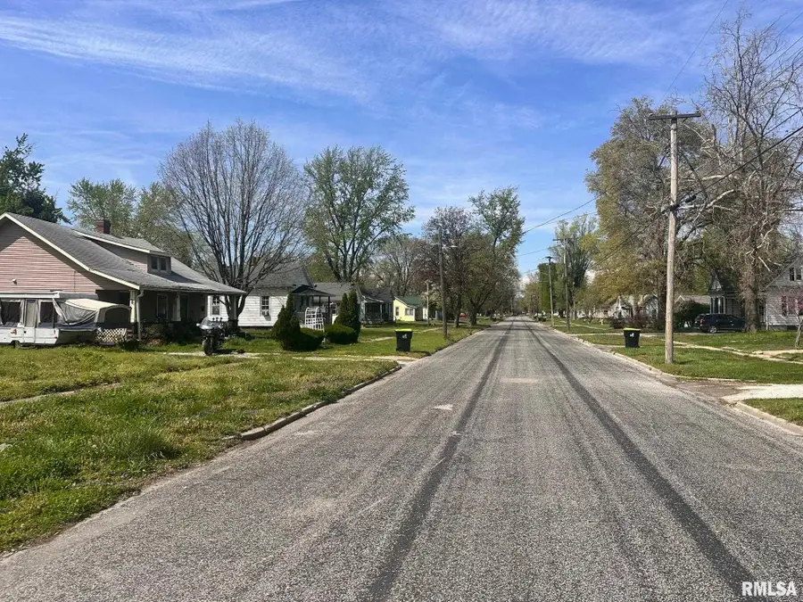 607 N East Street, Jacksonville, IL 62650 - Image #2