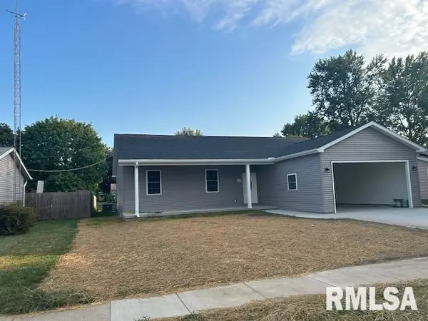 910 E Heights Avenue, Taylorville, IL 62568