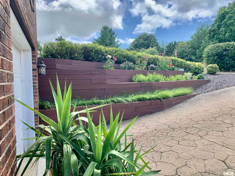 4 Hamilton Drive, Jacksonville, IL 62650 - Image #3