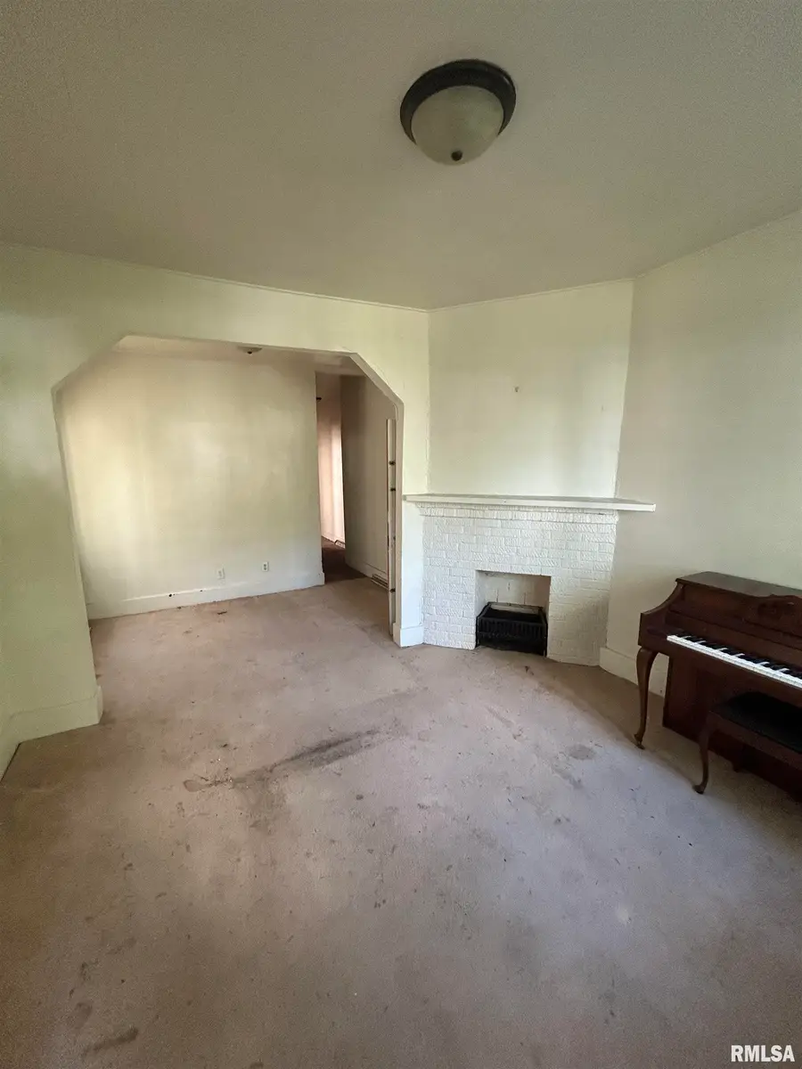 1453 N 3rd Street, Springfield, IL 62702 - Image #2