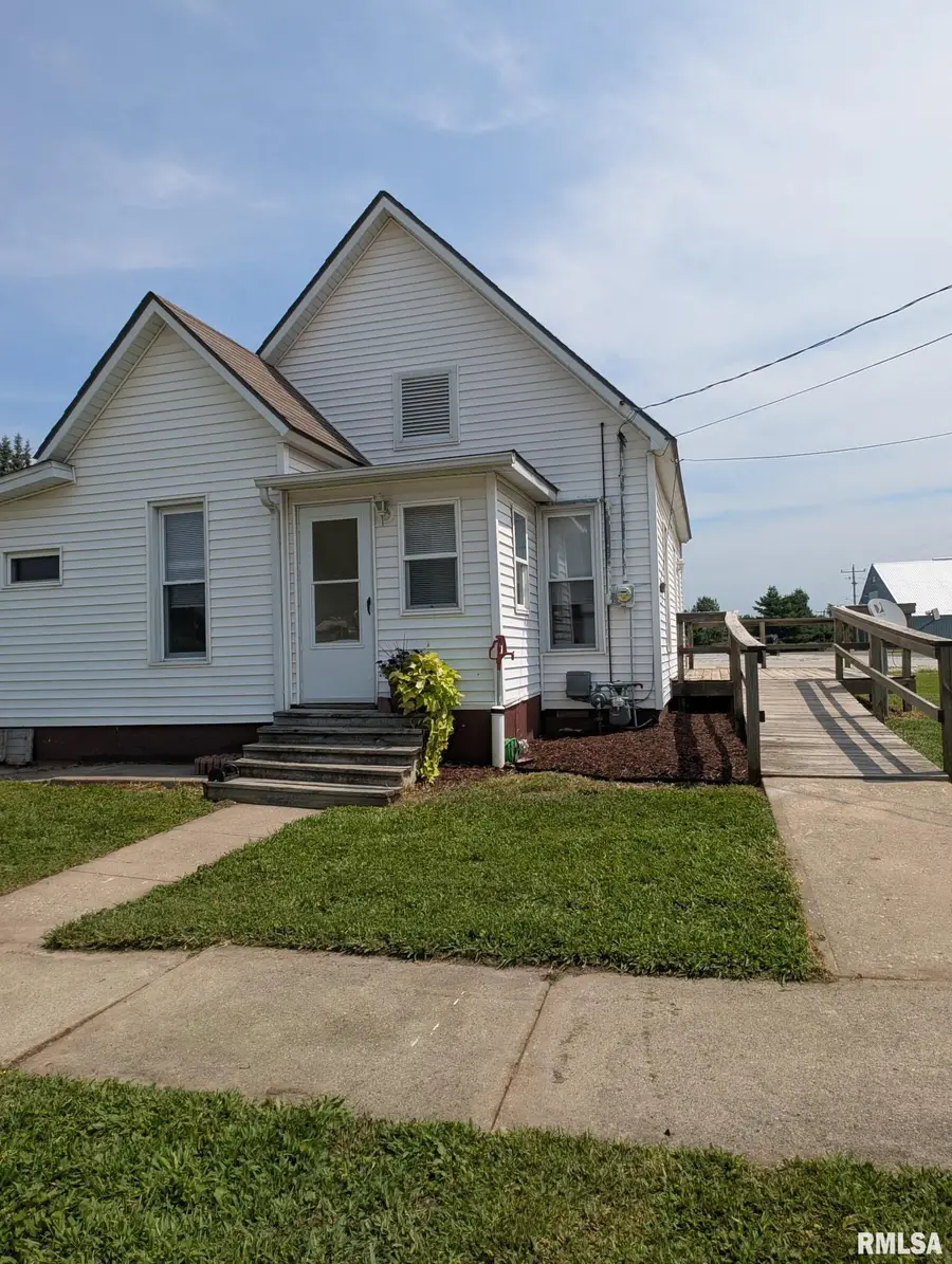 202 E Maple Street, Stronghurst, IL 61480 - Image #2