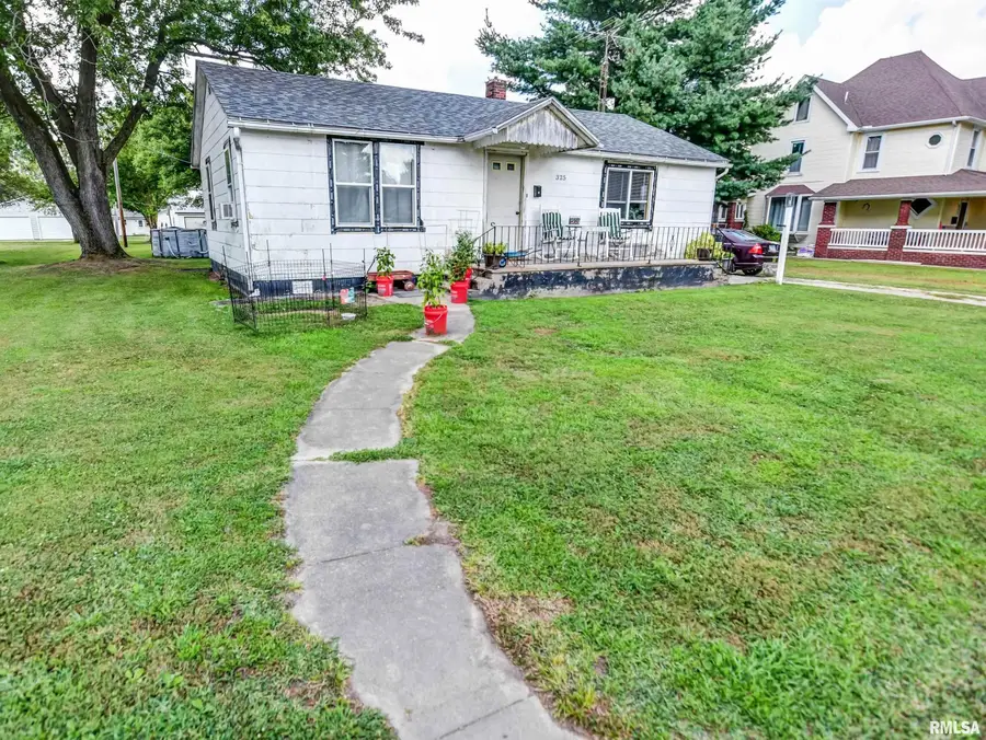 325 N Poplar Street, Assumption, IL 62510 - Image #2