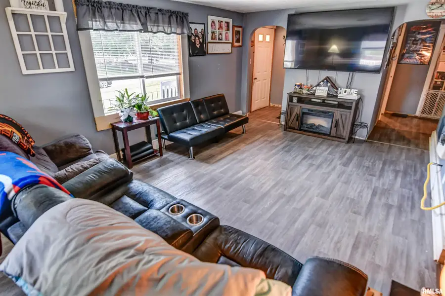 325 N Poplar Street, Assumption, IL 62510 - Image #3