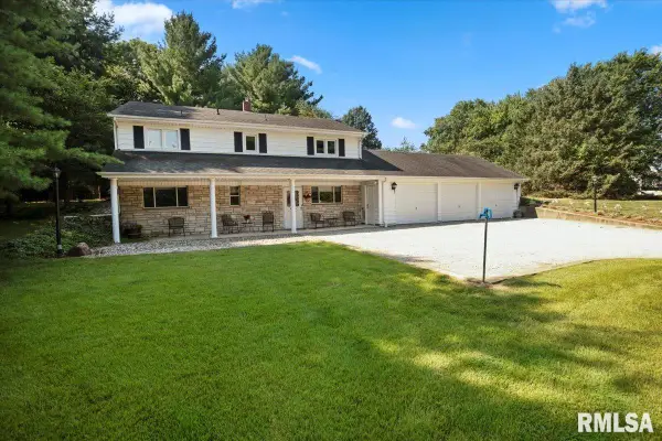 1204 W Main Street, Rochester, IL 62563