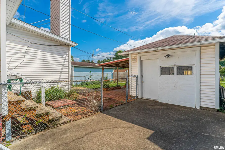 1025 Broadway Street, Lincoln, IL 62656 - Image #2