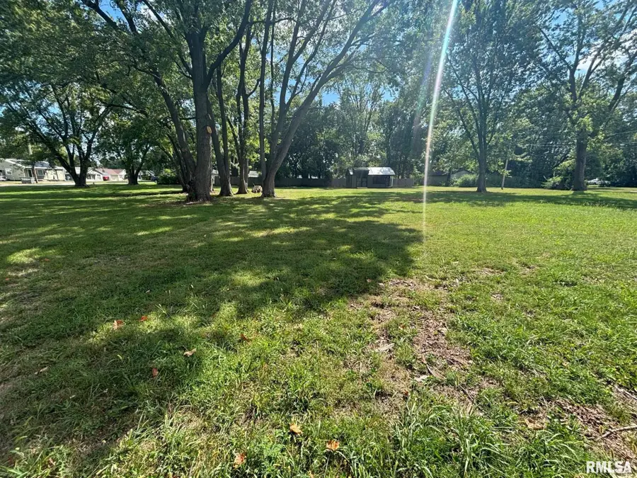 2102 Black Avenue, Springfield, IL 62702 - Image #2