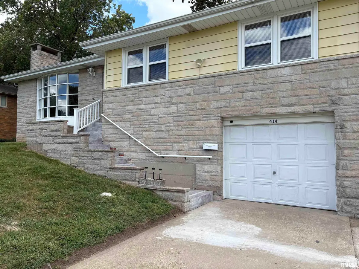 414 Westgate Avenue, Jacksonville, IL 62650 - #1