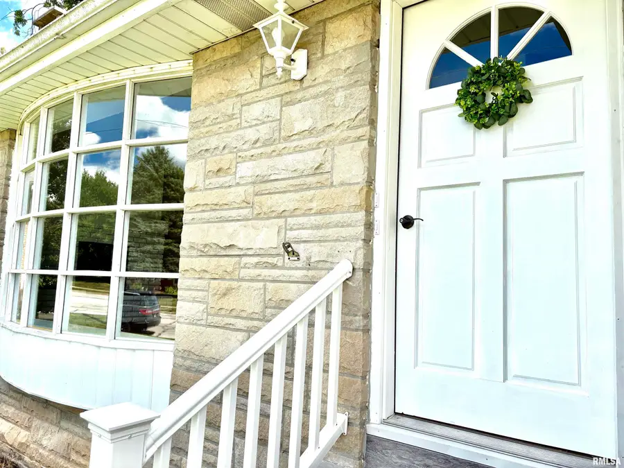 414 Westgate Avenue, Jacksonville, IL 62650 - #2