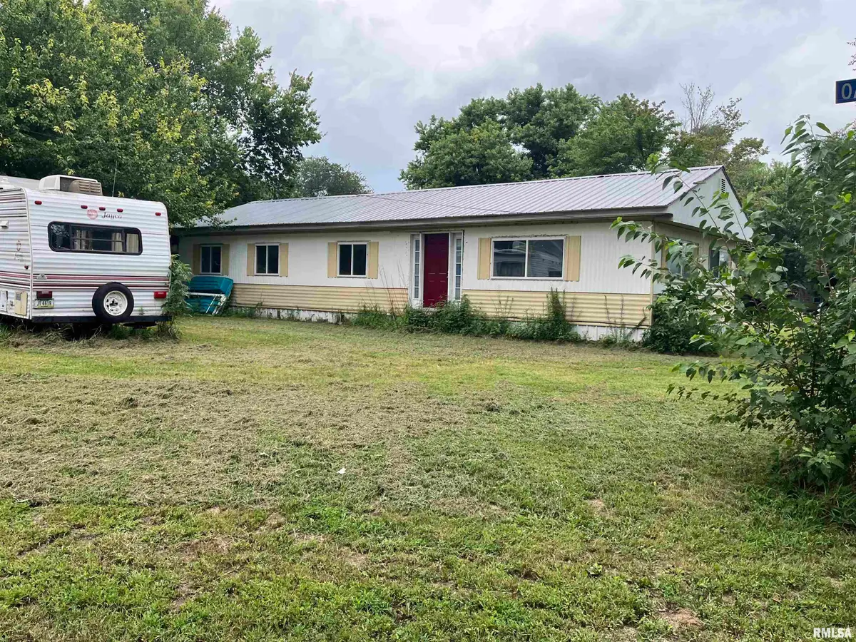 114 Oak Street, Gladstone, IL 61437 - Image #1