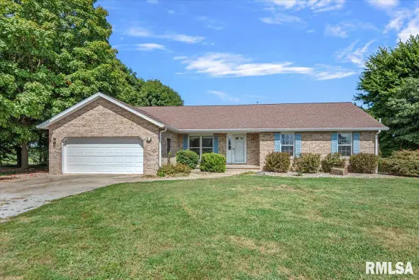 10699 Ogden Street, Petersburg, IL 62675