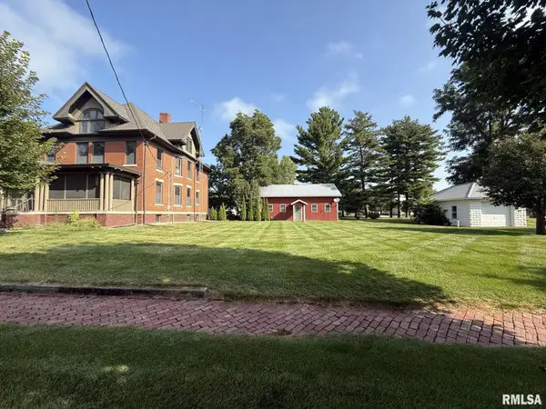 275 E Walnut Street, Roseville, IL 61473