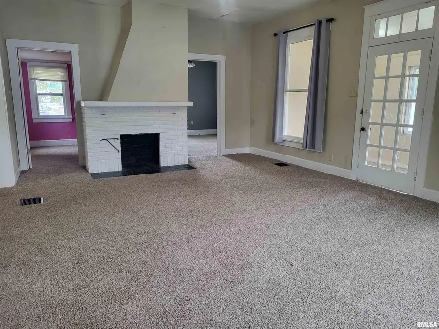 105 W Wood Street, Camp Point, IL 62360 - Image #3