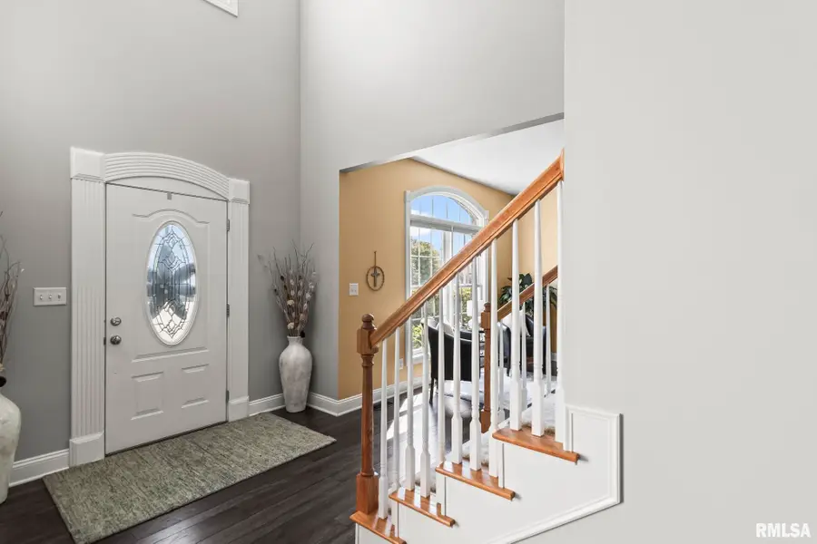 315 Aspen Drive, Chatham, IL 62629 - Image #2