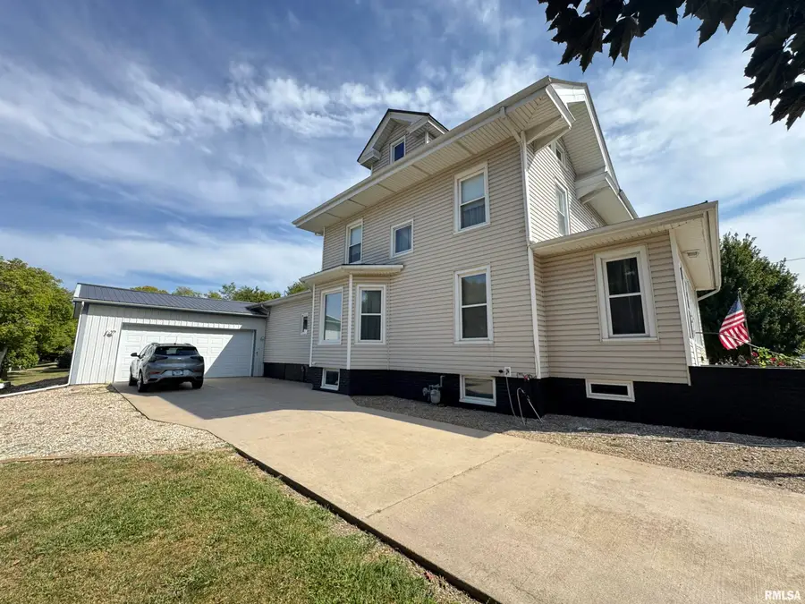 337 W Chestnut Street, Oneida, IL 61467 - Image #3