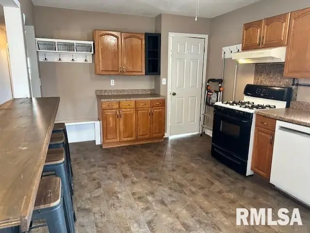 6 Fernwood Boulevard, Jacksonville, IL 62650 - Image #3