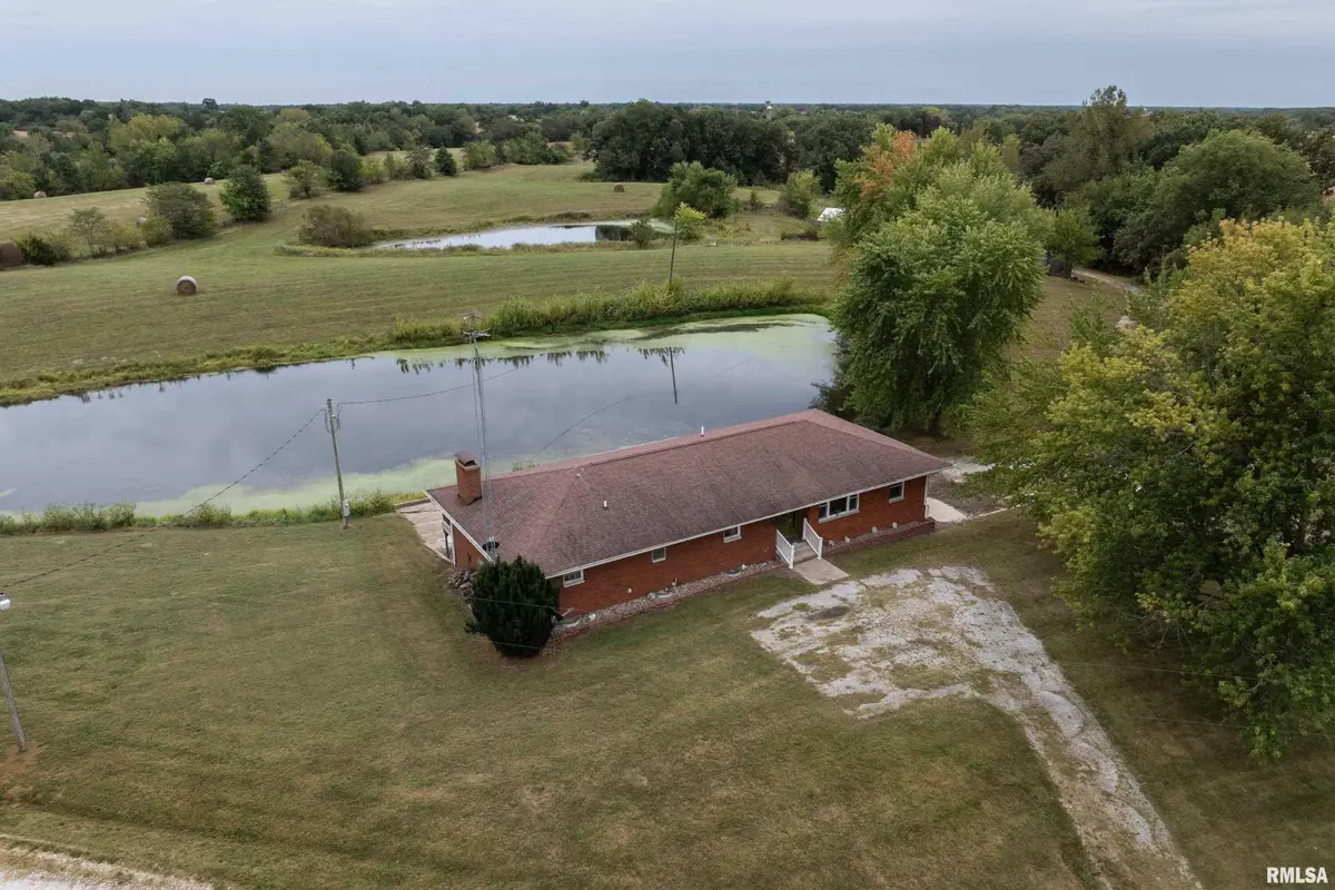 2304 N 1700 Place, Camp Point, IL 62320 - Image #1