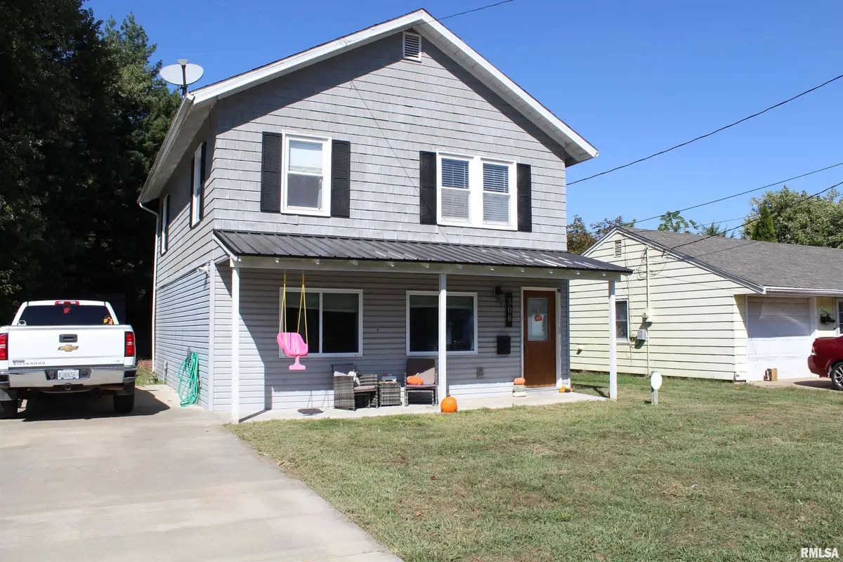 306 E Michigan Avenue, Jacksonville, IL 62650 - #1