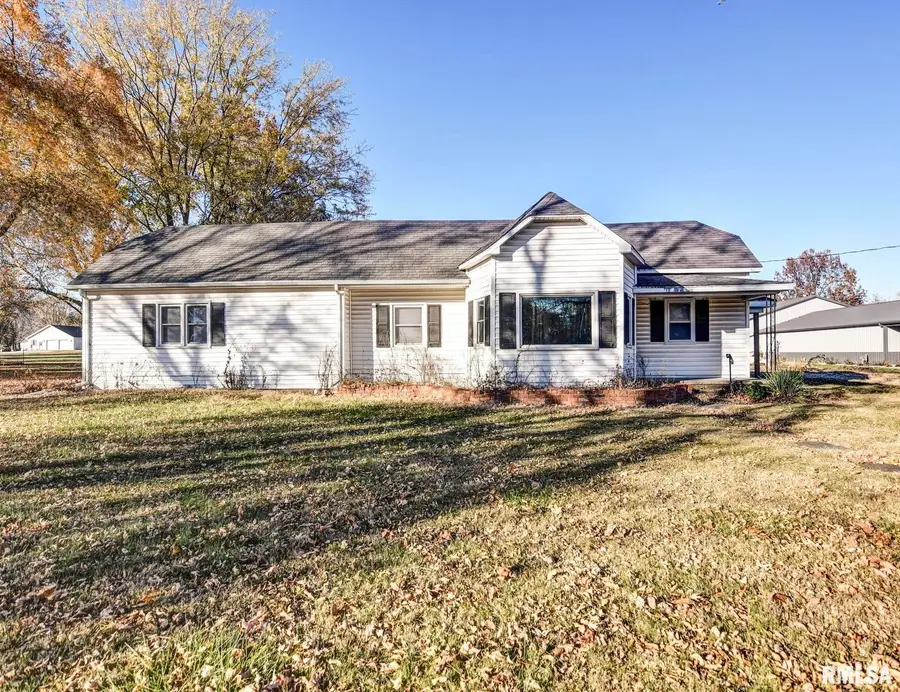 411 W North Street, Morrisonville, IL 62546 - Image #2