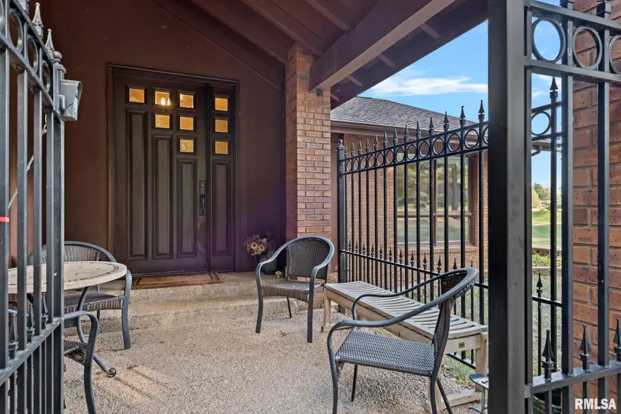 304 Carobeth Circle, Jacksonville, IL 62650 - Image #2