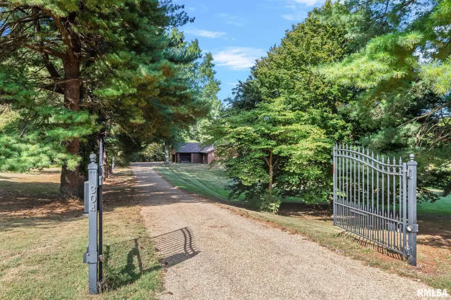 304 Carobeth Circle, Jacksonville, IL 62650 - Image #3