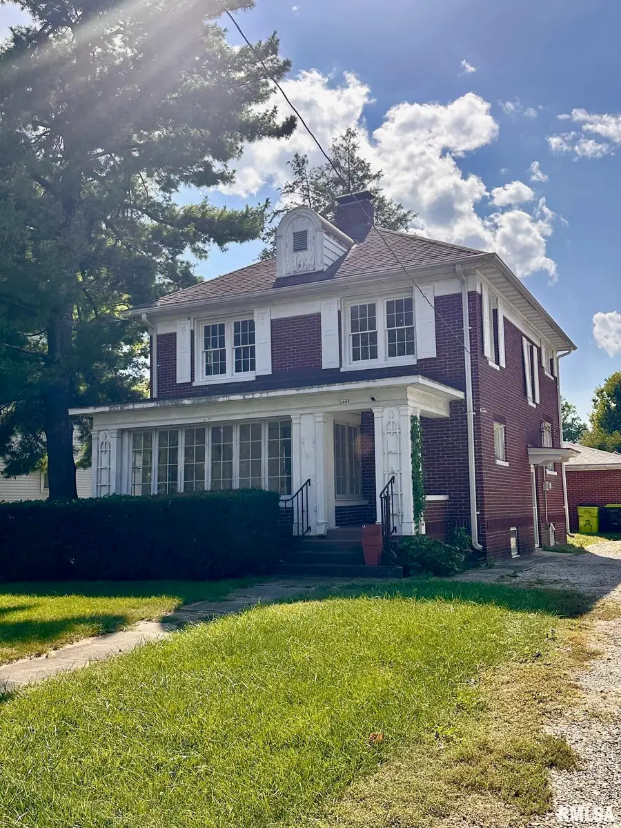 1305 W Lafayette Avenue, Jacksonville, IL 62650 - Image #2